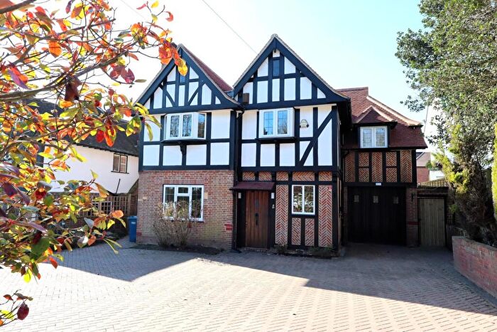 5 Bedroom Detached House To Rent In Stanmore Hill, Stanmore, HA7