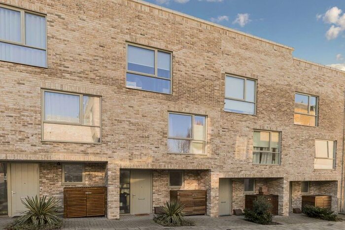 4 Bedroom Property To Rent In Davenant Way, London, W3