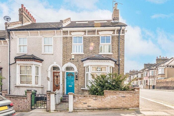 4 Bedroom House To Rent In Brookbank Road, Lewisham, SE13