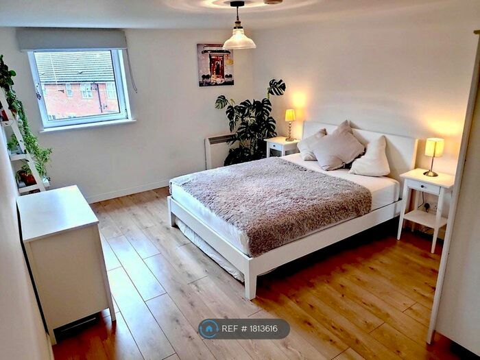 2 Bedroom Flat To Rent In Stretton Mansions, London, SE8