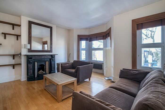 2 Bedroom Maisonette To Rent In Earlsfield Road, London, SW18