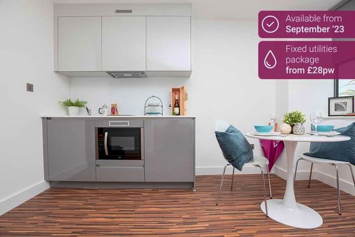 2 Bedroom Flat To Rent In Chester Road, Manchester, M16