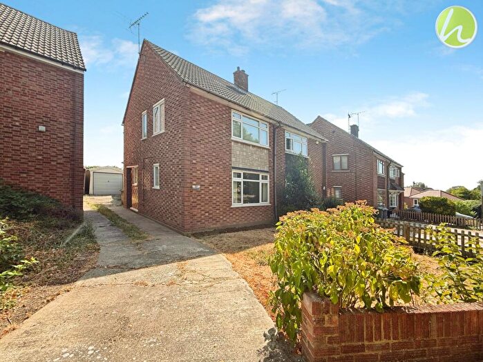 3 Bedroom Semi-Detached House For Sale In South Hill Crescent, Horndon-On-The-Hill, SS17