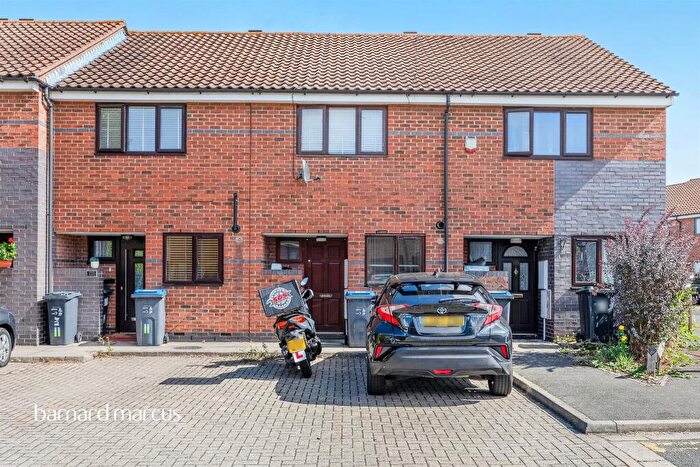 1 Bedroom Semi Detached House For Sale In Towpath Way, Croydon, CR0