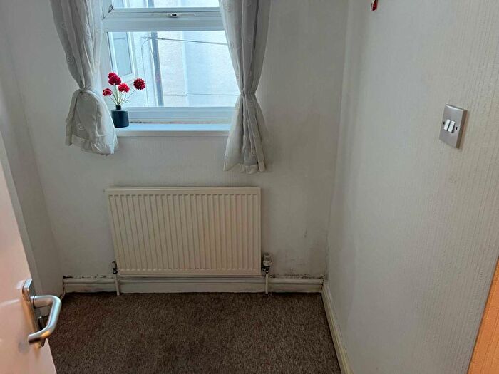 1 Bedroom Flat To Rent In Polygon, Eccles, M30