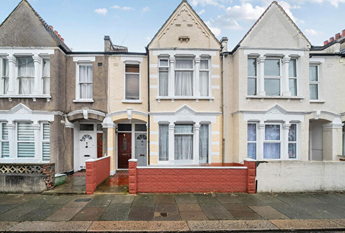 2 Bedroom Maisonette For Sale In Tynemouth Road, Mitcham, CR4