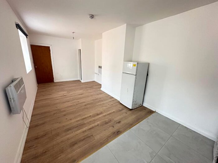 1 Bedroom Maisonette To Rent In Flat, Frederick Street, Luton, Bedfordshire, LU2