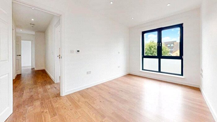 2 Bedroom Apartment To Rent In Lennard Road, Croydon, CR0