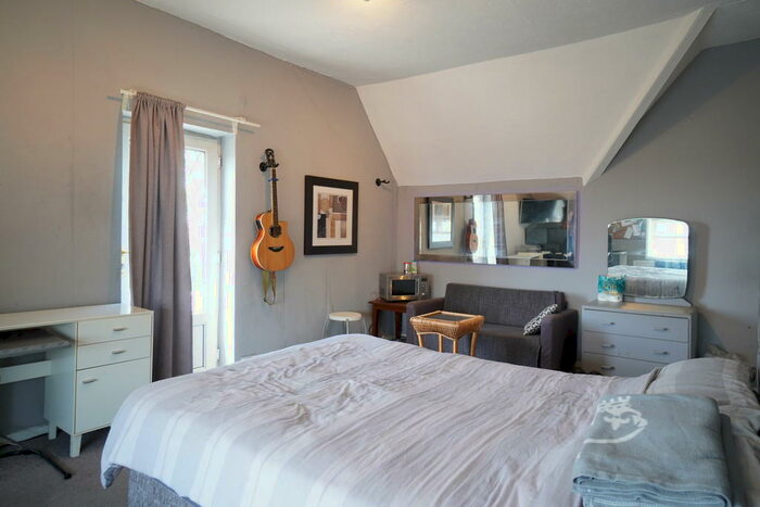 1 Bedroom Barn Conversion To Rent In Room, Oakwood Lane, LS8