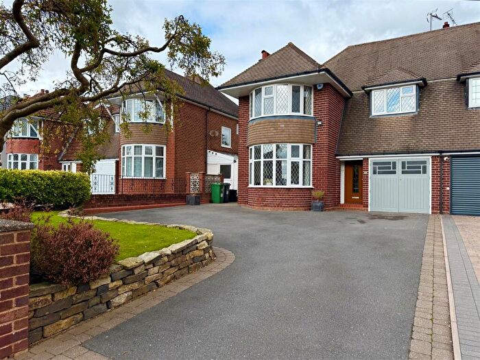 3 Bedroom Semi-Detached House For Sale In Gower Road, Halesowen, B62