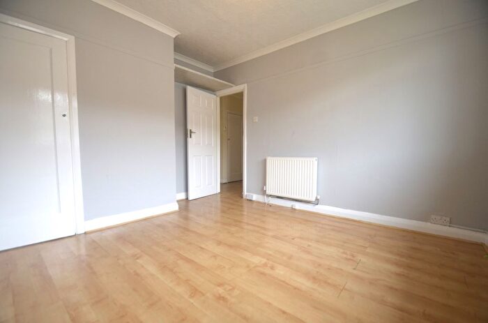 2 Bedroom Flat To Rent In Station Approach, Staines-Upon-Thames, TW18