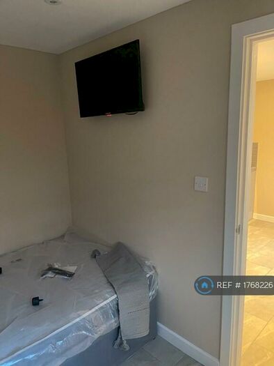 1 Bedroom Flat To Rent In Raydons Road, Dagenham, RM9