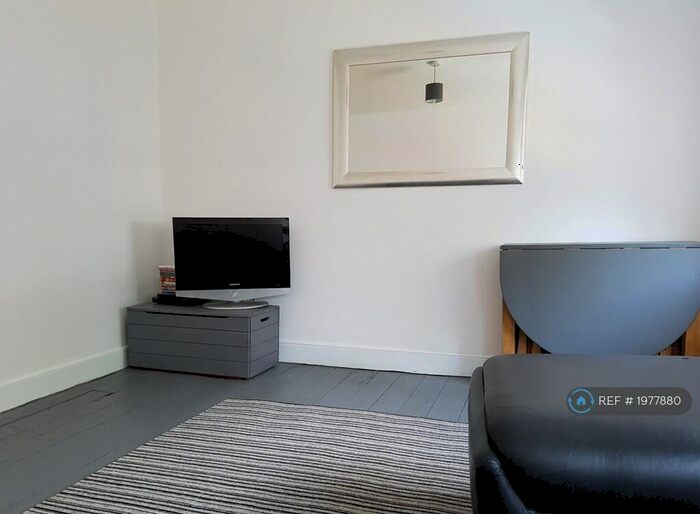 1 Bedroom Flat To Rent In High Street, Topsham, Exeter, EX3