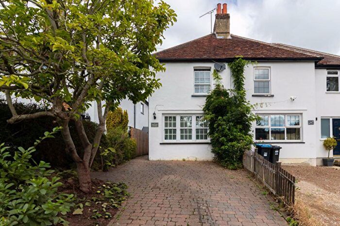2 Bedroom Cottage For Sale In Godstone Road, Redhill, RH1
