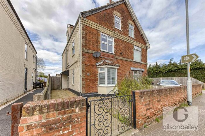 4 Bedroom Semi Detached House For Sale In Norwich Road, North Walsham, NR28