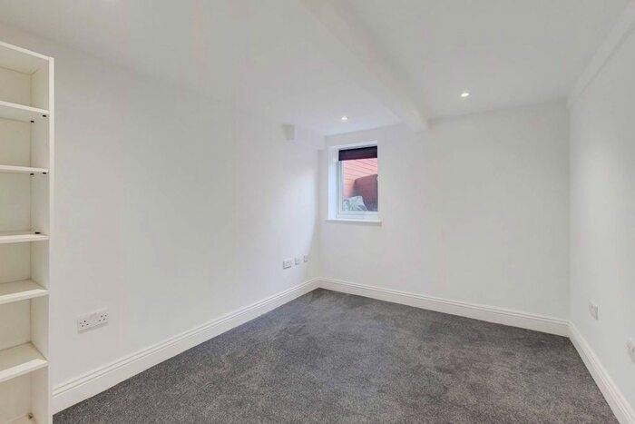 3 Bedroom Flat For Sale In Worbeck Road, Penge, London, SE20