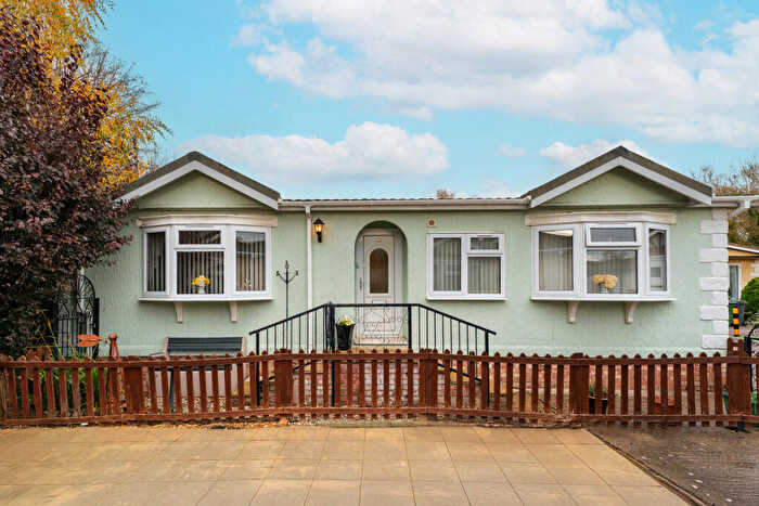 2 Bedroom Park Home For Sale In Lordsway Park Homes, High Street, Alconbury, PE28