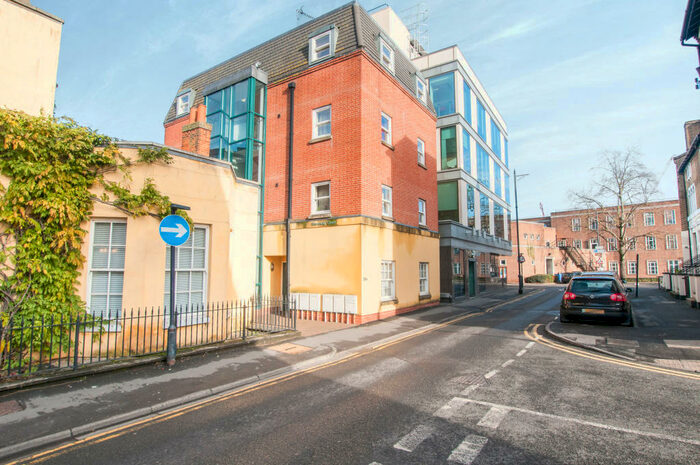 1 Bedroom Apartment To Rent In Broadway, SL6