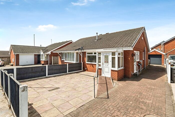 2 Bedroom Semi-Detached Bungalow For Sale In Broadcroft Chase, Tingley, Wakefield, WF3