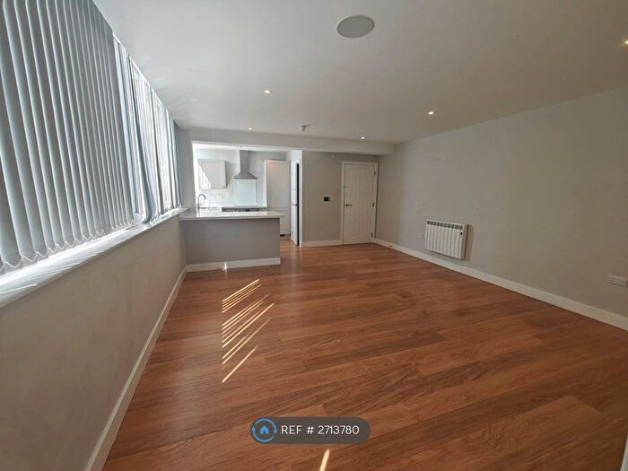2 Bedroom Flat To Rent In St. Marks House, Portsmouth, PO2