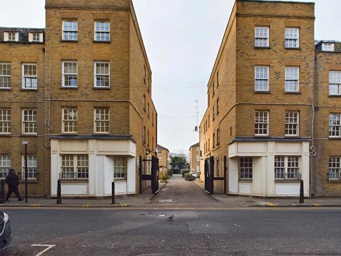1 Bedroom Flat To Rent In Cleveland Grove, London, E1