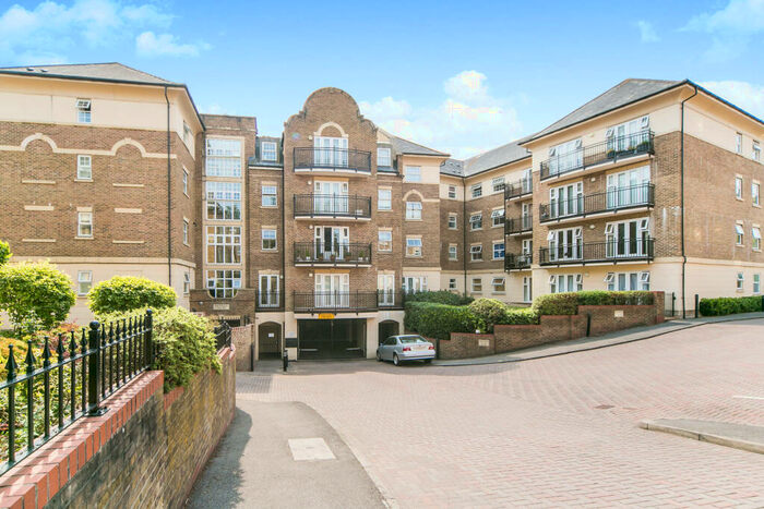 2 Bedroom Apartment To Rent In The Huntley, Carmelite Drive, RG30