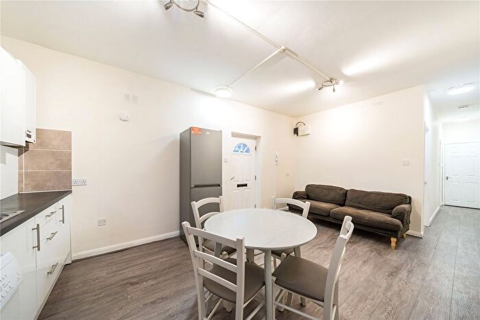 1 Bedroom Flat To Rent In Gleneldon Road, London, SW16