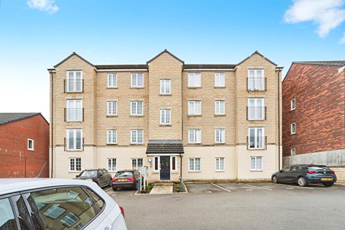 2 Bedroom Flat For Sale In Plantation Drive, Bradford, BD9