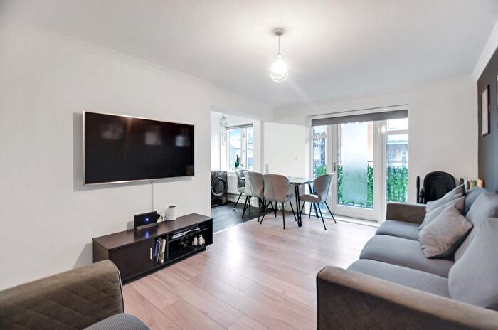 2 Bedroom Flat For Sale In Academia Way, London, N17