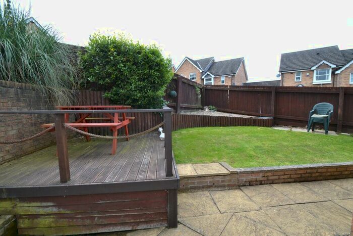 3 Bedroom End Of Terrace House For Sale In The Mistal, Thackley, BD10