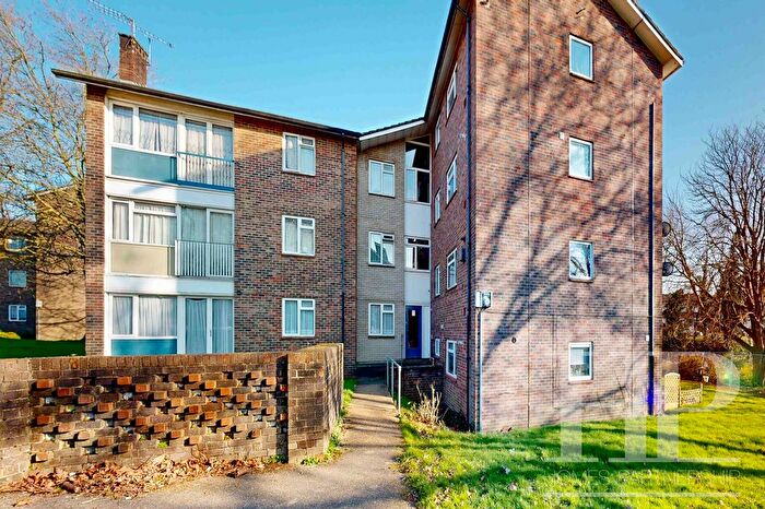 2 Bedroom Flat For Sale In Highams Hill, Crawley, RH11