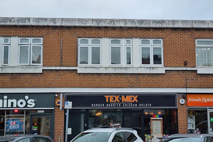 2 Bedroom Flat To Rent In Cosham, Hampshire, PO6