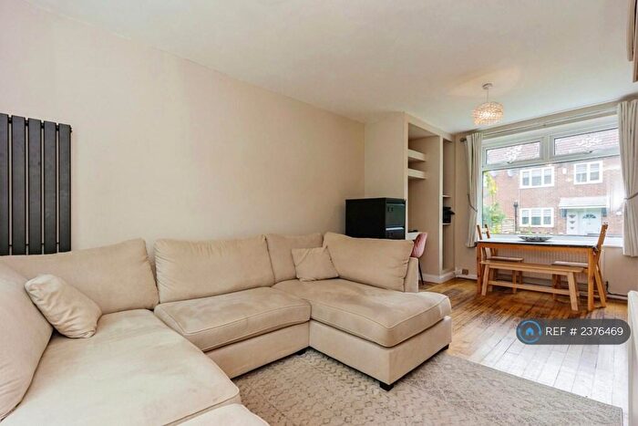 2 Bedroom End Of Terrace House To Rent In Toft Way, Cheshire, SK9