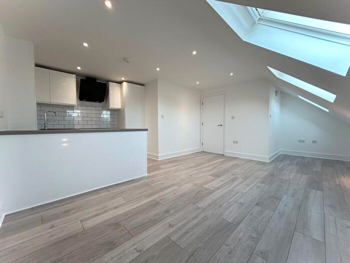 1 Bedroom Flat To Rent In London Road, Cheam, SM3