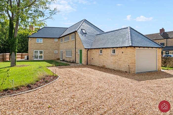4 Bedroom Detached House For Sale In Station Road, Bletchingdon, OX5