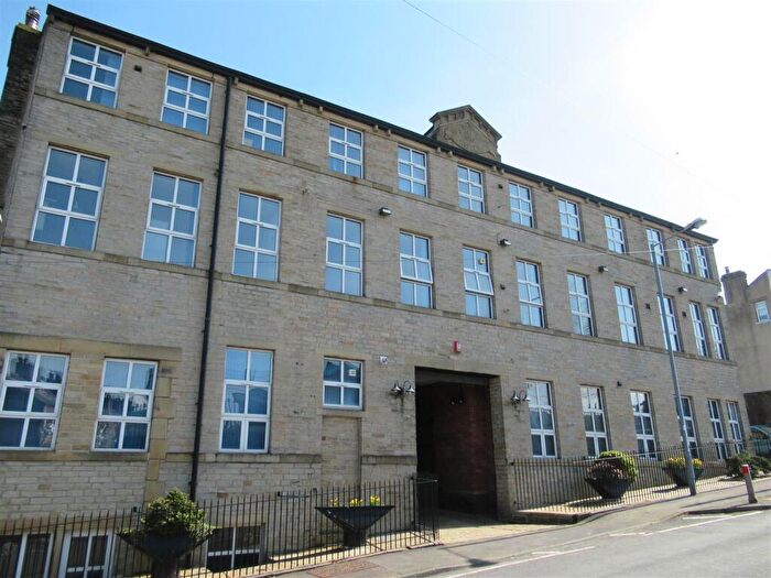 2 Bedroom Apartment To Rent In Savile Park Mills, Halifax, HX1