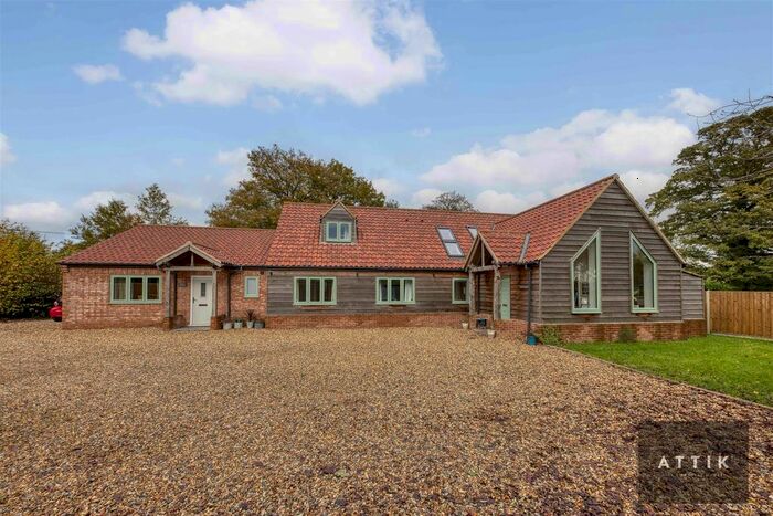 5 Bedroom Chalet For Sale In Tinkers Lane, Reymerston, Norwich, NR9