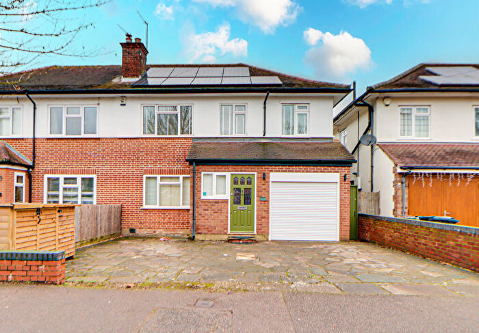 3 Bedroom Semi-Detached House To Rent In The Ridgeway, St. Albans, AL4