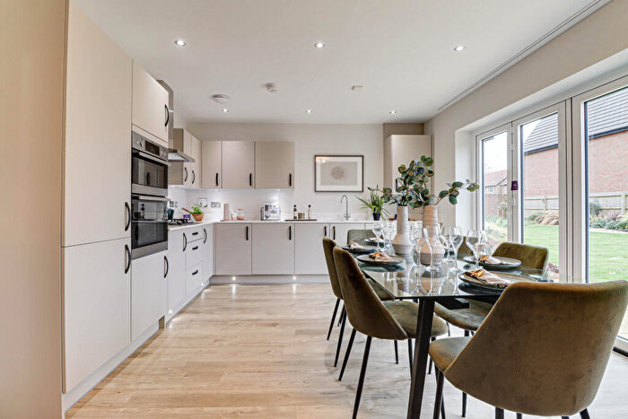 3 Bedroom Semi-Detached House For Sale In Oak Drive, Codicote, SG4