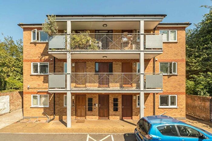 1 Bedroom Flat For Sale In Batten Street, Clapham Junction, SW11