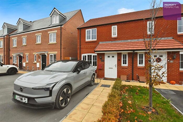 3 Bedroom Semi Detached House For Sale In Otter Street, Rothwell, Kettering, NN14