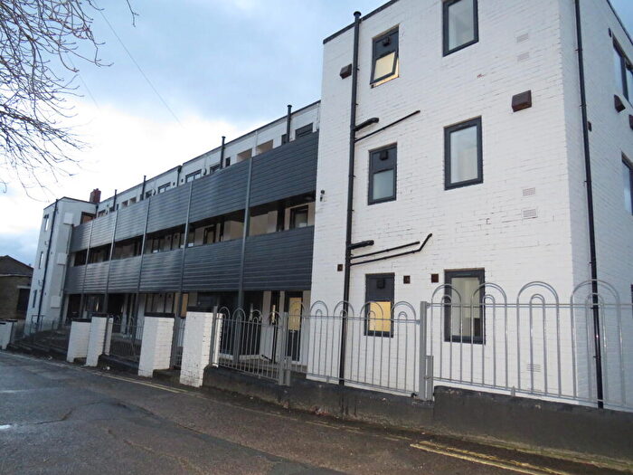 1 Bedroom Apartment To Rent In West Parade Flats, Halifax, HX1
