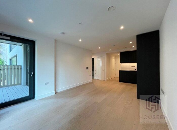 1 Bedroom Flat To Rent In Deacon Way, London, SE17