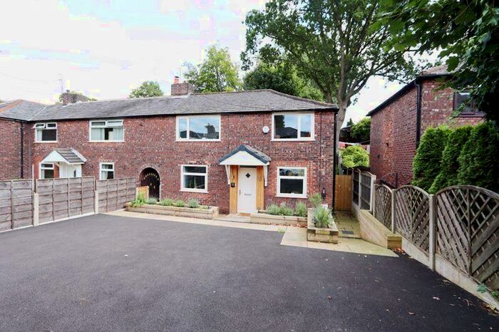 3 Bedroom Semi-Detached House To Rent In Scholes Walk, Manchester, M25
