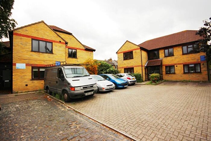 2 Bedroom Flat To Rent In Arden Mews, London, E17