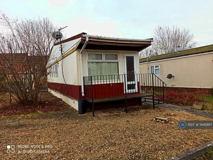 2 Bedroom Bungalow To Rent In Quedgeley Park, Gloucester, GL4