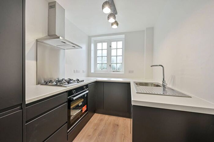 2 Bedroom Flat For Sale In Waterloo Court, Wandsworth, London, SW18