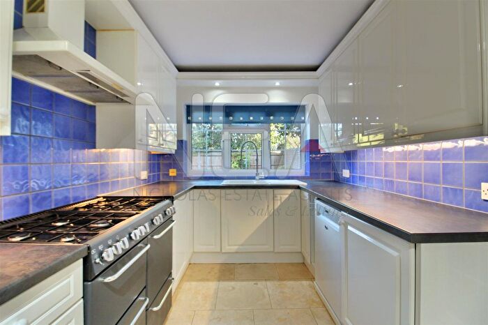 4 Bedroom Detached House To Rent In Woodcote Road, Caversham, Reading, RG4