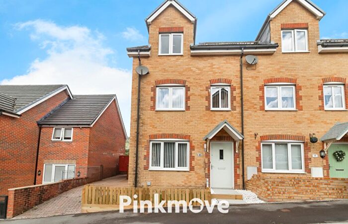 3 Bedroom Town House For Sale In Llwyn Derwen, Ynysddu, Newport, NP11