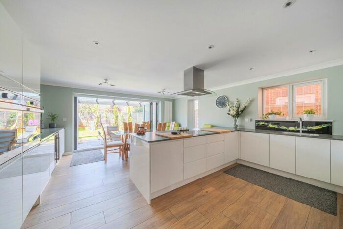 5 Bedroom Detached House For Sale In Faraday Corner, Shefford, SG17